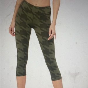 Alo Green Houndstooth Crop Leggings